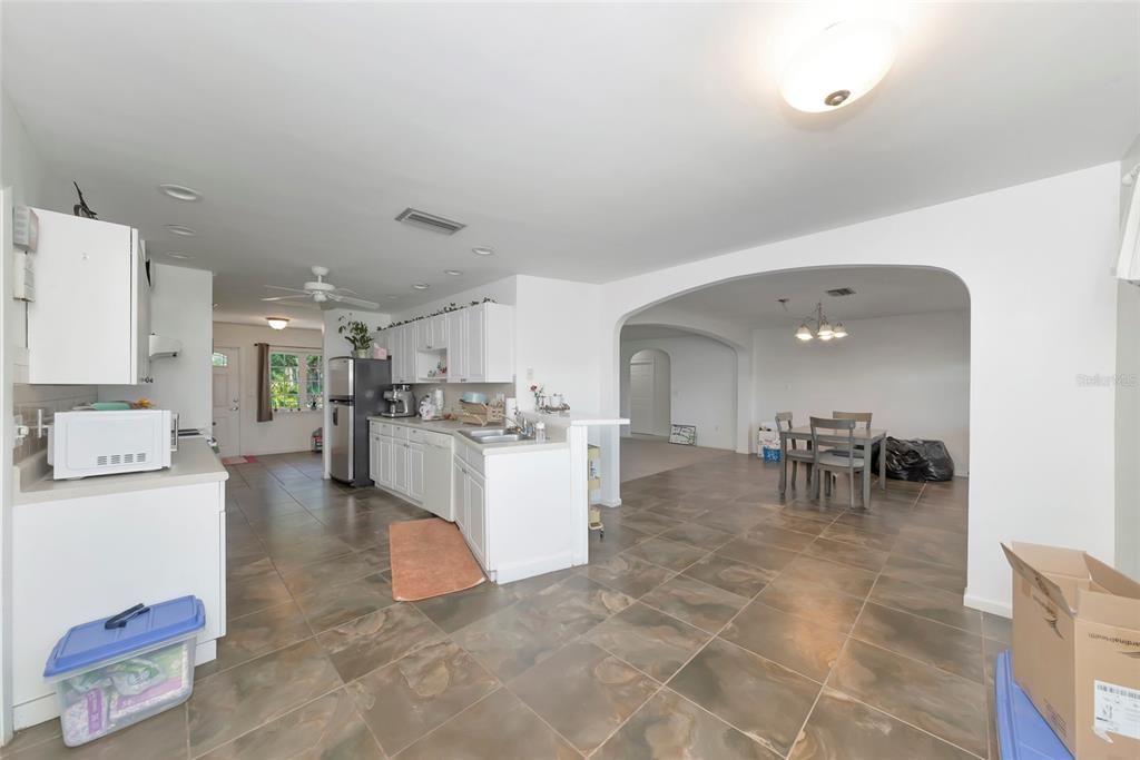 En Venta: $4,000,000 (5 camas, 3 baños, 2300 Pies cuadrados)
