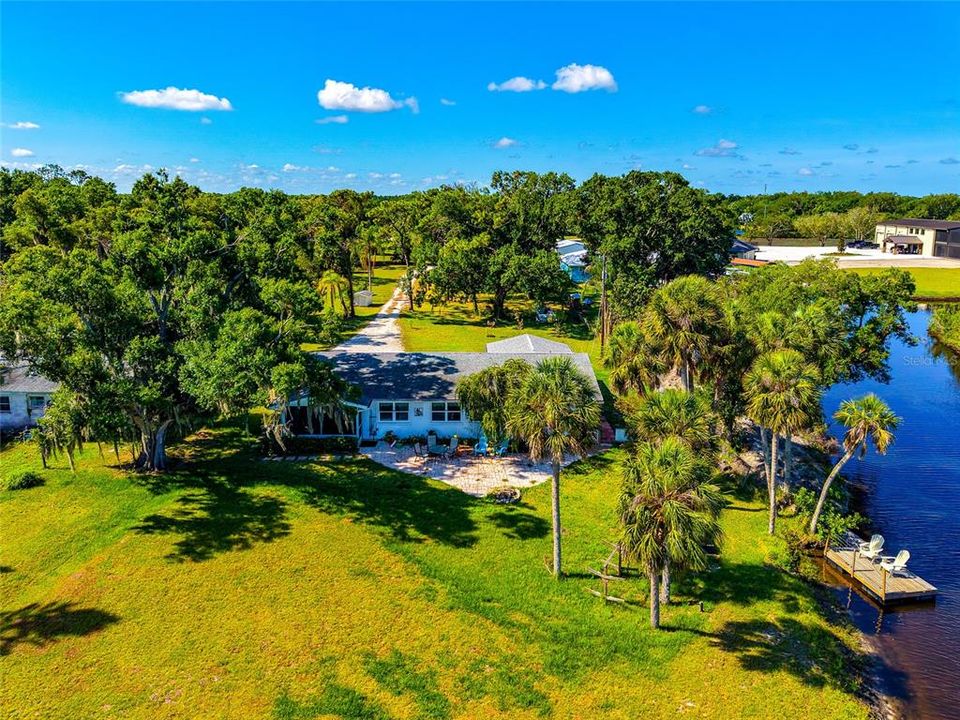 En Venta: $4,000,000 (5 camas, 3 baños, 2300 Pies cuadrados)