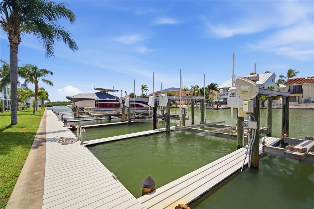 For Sale: $679,000 (2 beds, 2 baths, 1465 Square Feet)