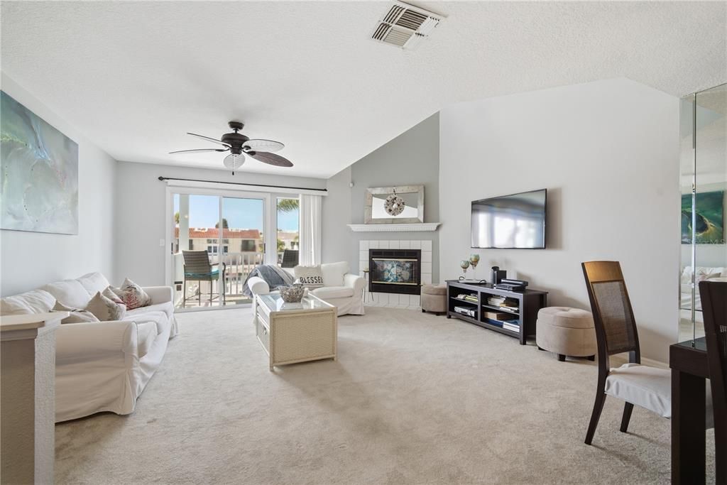 For Sale: $679,000 (2 beds, 2 baths, 1465 Square Feet)