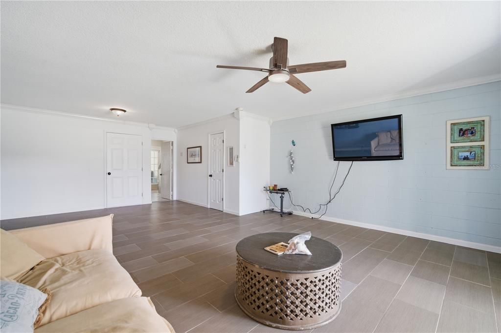 For Sale: $679,000 (2 beds, 2 baths, 1465 Square Feet)