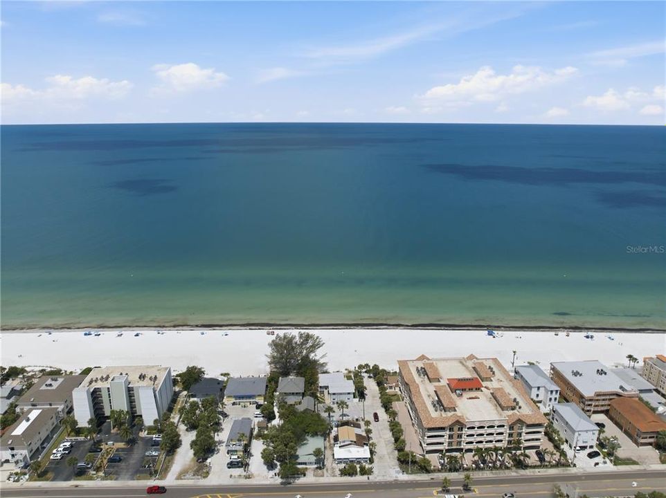 For Sale: $679,000 (2 beds, 2 baths, 1465 Square Feet)