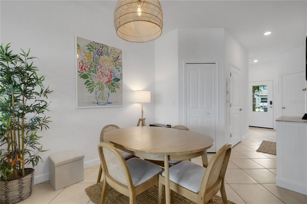 For Sale: $334,900 (3 beds, 2 baths, 1925 Square Feet)