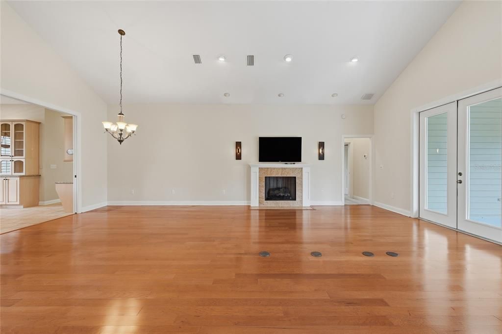For Sale: $750,000 (4 beds, 3 baths, 2451 Square Feet)
