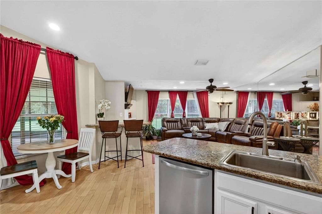 En Venta: $539,900 (3 camas, 2 baños, 1940 Pies cuadrados)