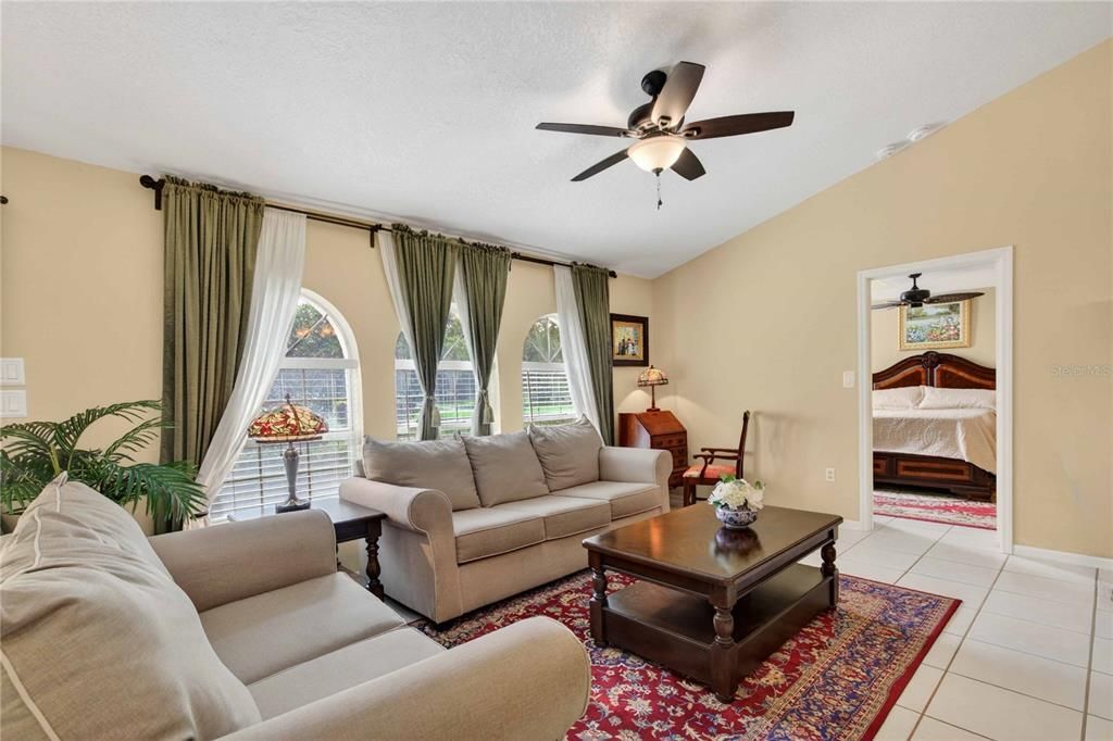 En Venta: $539,900 (3 camas, 2 baños, 1940 Pies cuadrados)