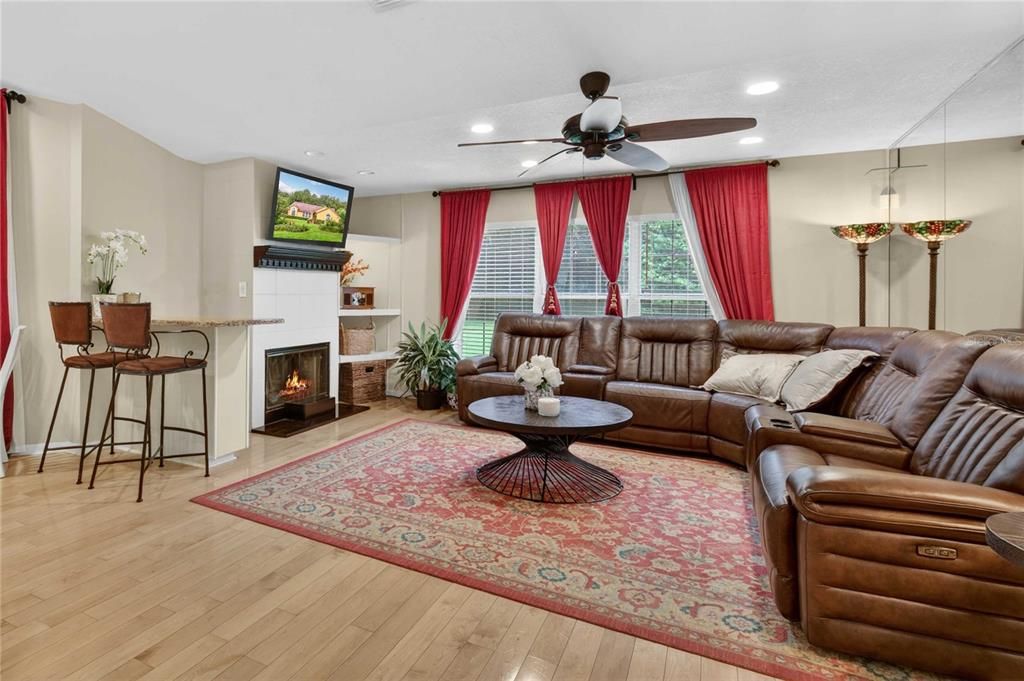 En Venta: $539,900 (3 camas, 2 baños, 1940 Pies cuadrados)