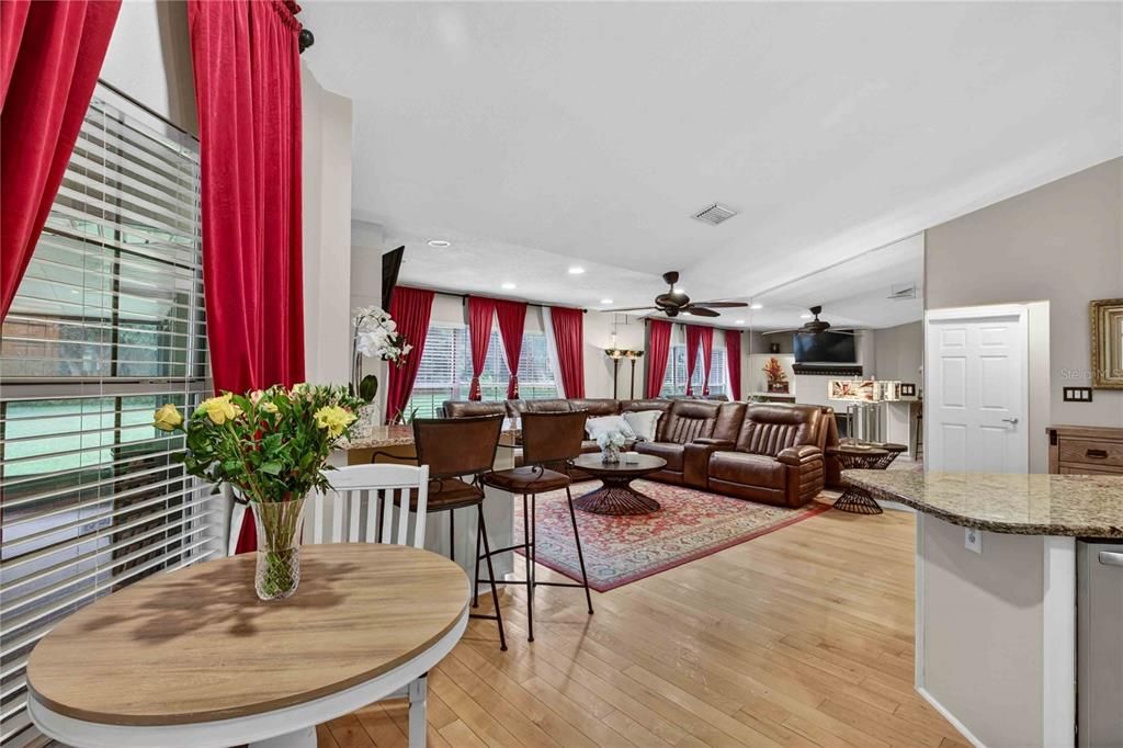 En Venta: $539,900 (3 camas, 2 baños, 1940 Pies cuadrados)