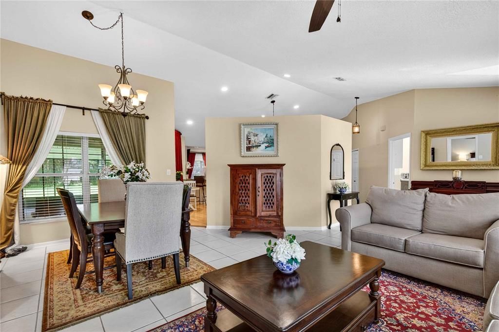 En Venta: $539,900 (3 camas, 2 baños, 1940 Pies cuadrados)