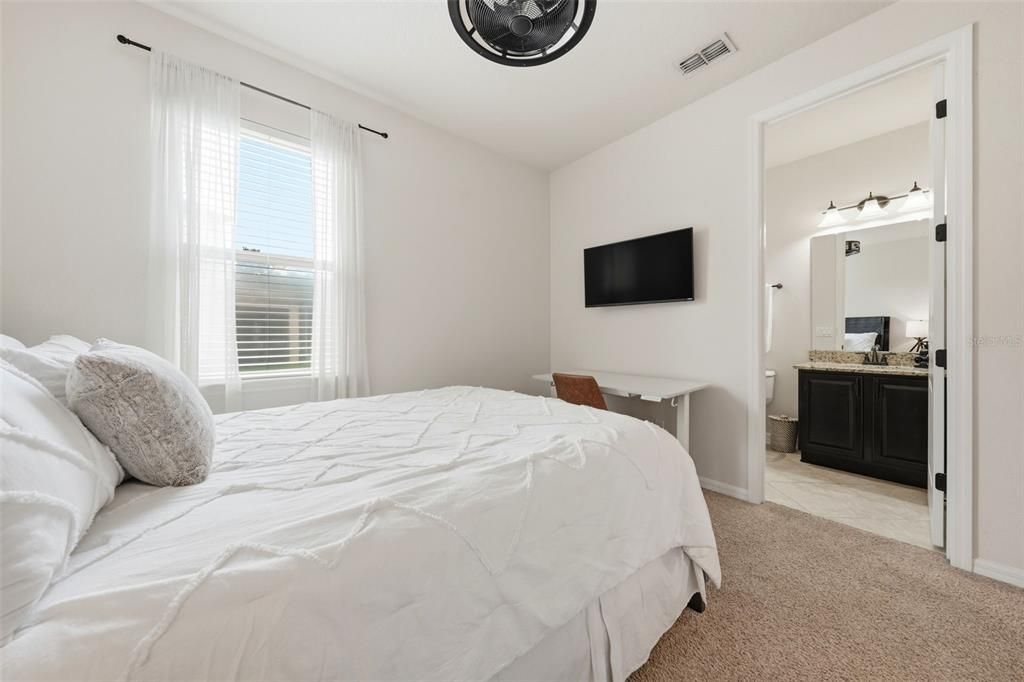 En Venta: $589,900 (4 camas, 3 baños, 2432 Pies cuadrados)