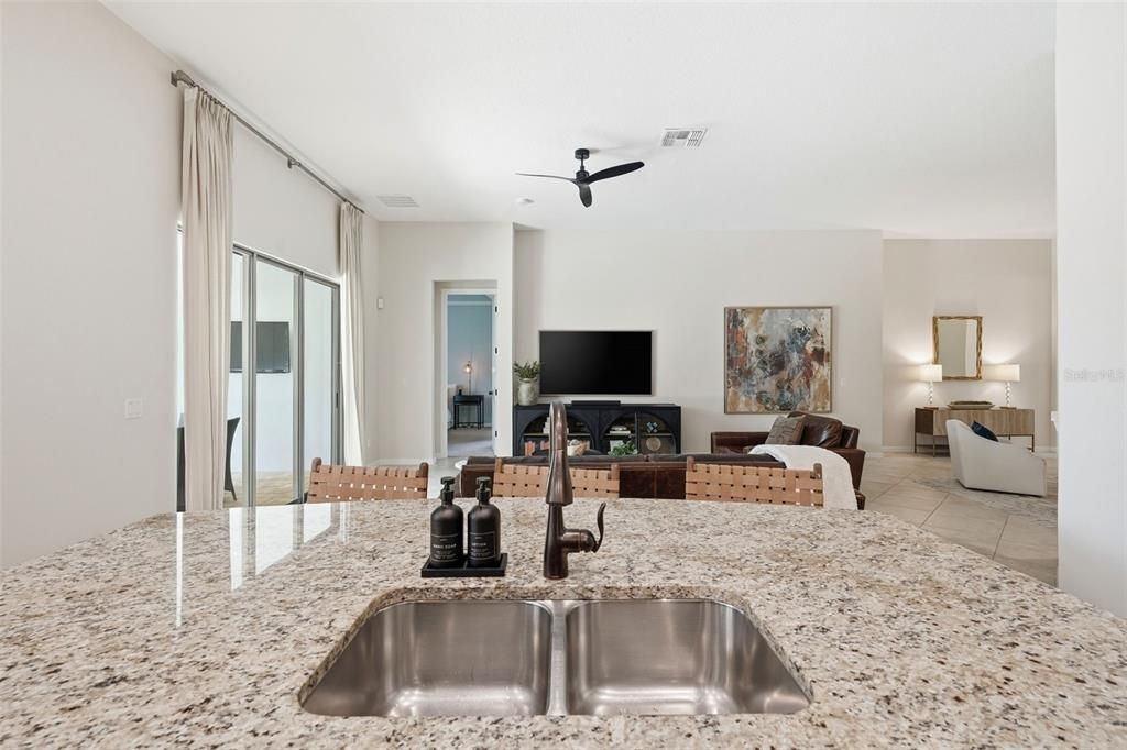 En Venta: $589,900 (4 camas, 3 baños, 2432 Pies cuadrados)