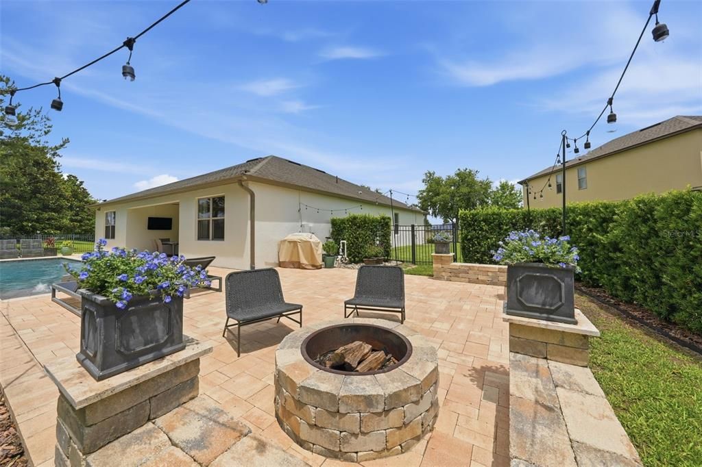 En Venta: $589,900 (4 camas, 3 baños, 2432 Pies cuadrados)