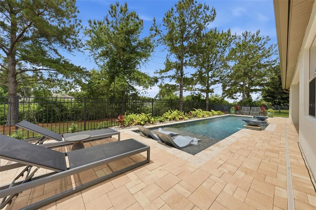 En Venta: $589,900 (4 camas, 3 baños, 2432 Pies cuadrados)