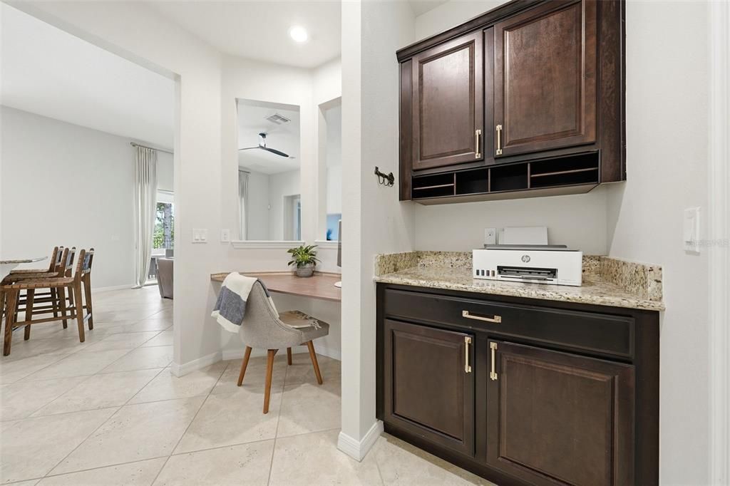 En Venta: $589,900 (4 camas, 3 baños, 2432 Pies cuadrados)