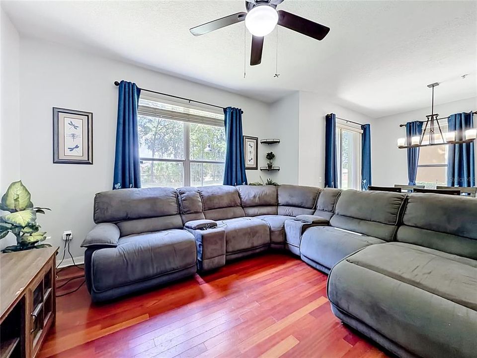 For Sale: $289,900 (3 beds, 2 baths, 1530 Square Feet)