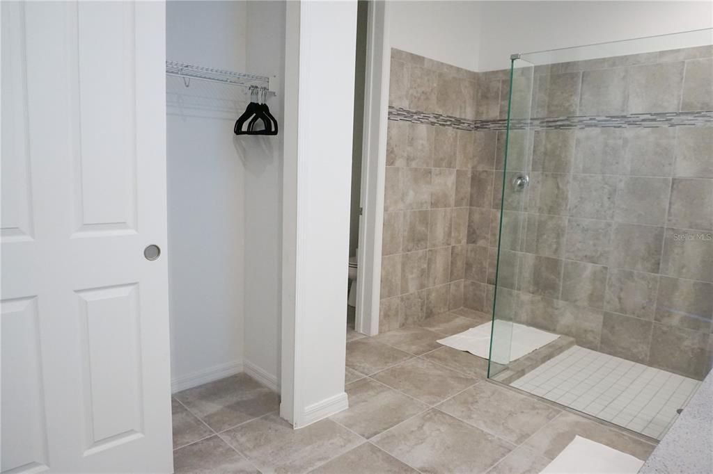 For Sale: $590,990 (6 beds, 4 baths, 2987 Square Feet)