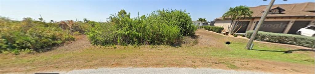 Под контрактом: $98,000 (0.27 acres)