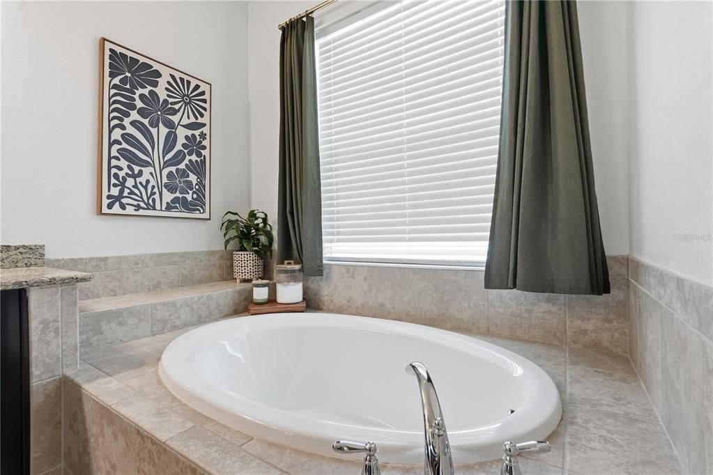 На продажу: $444,000 (3 спален, 2 ванн, 2023 Квадратных фут)
