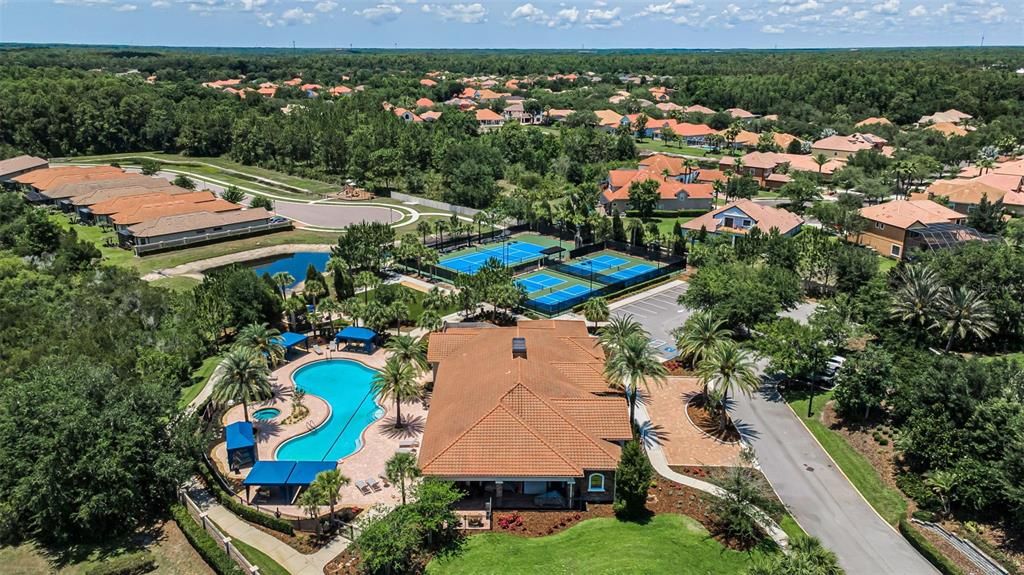 En Venta: $630,000 (3 camas, 3 baños, 2100 Pies cuadrados)