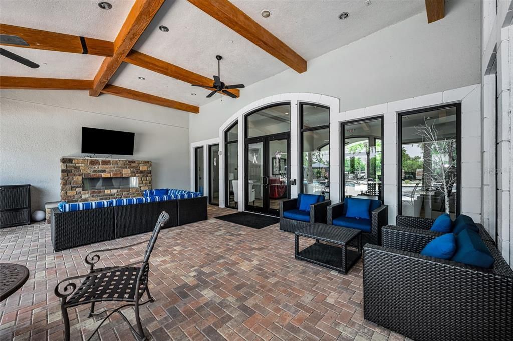 En Venta: $630,000 (3 camas, 3 baños, 2100 Pies cuadrados)