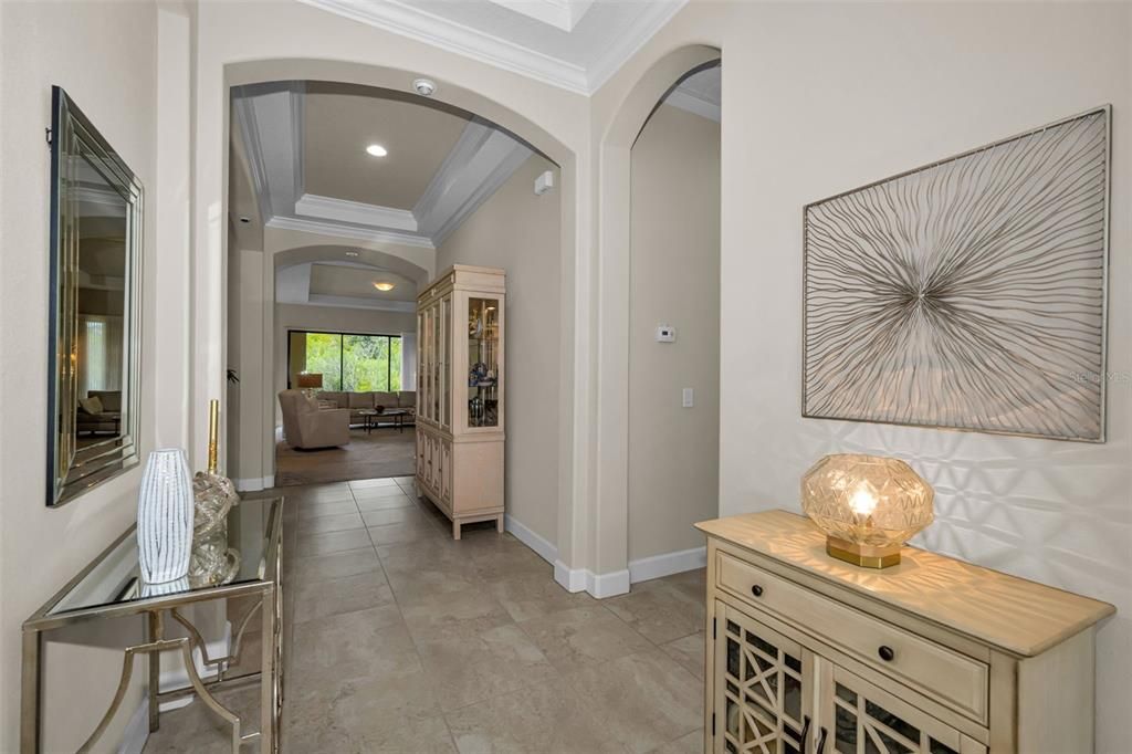 En Venta: $630,000 (3 camas, 3 baños, 2100 Pies cuadrados)