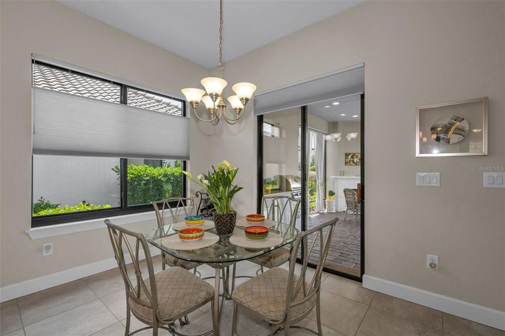 En Venta: $630,000 (3 camas, 3 baños, 2100 Pies cuadrados)