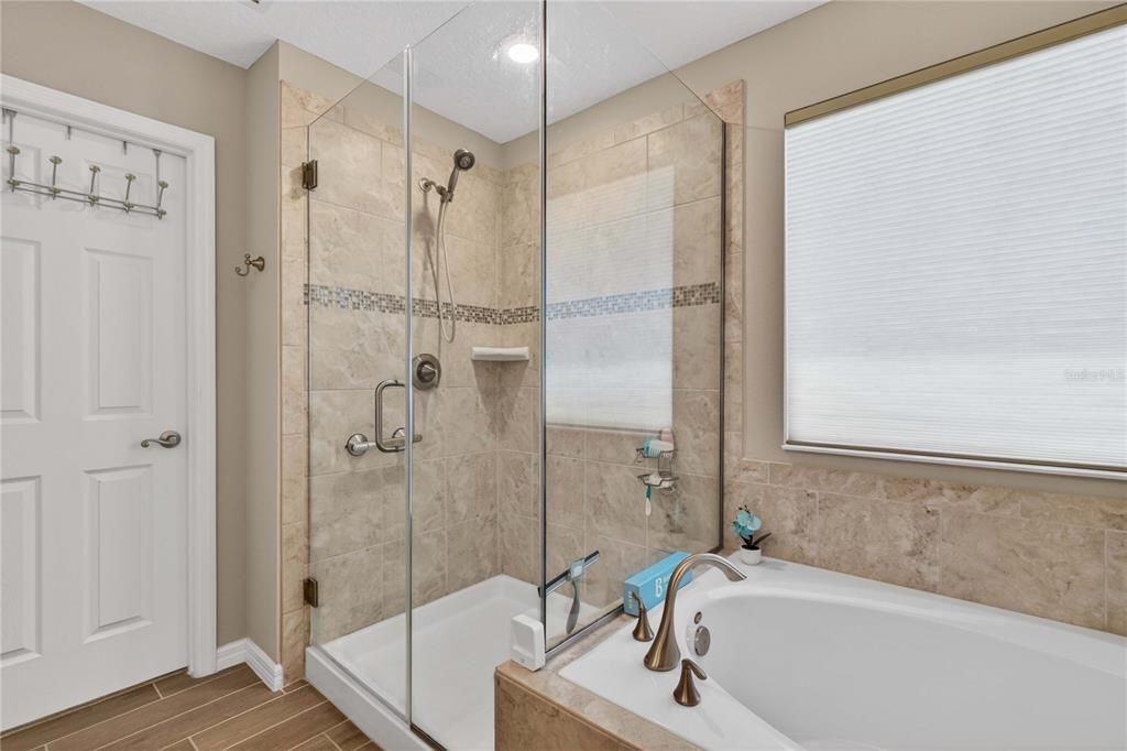 Activo con contrato: $662,000 (4 camas, 3 baños, 2641 Pies cuadrados)