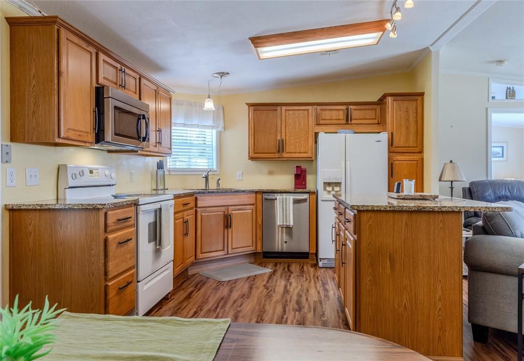 For Sale: $205,000 (2 beds, 2 baths, 1104 Square Feet)