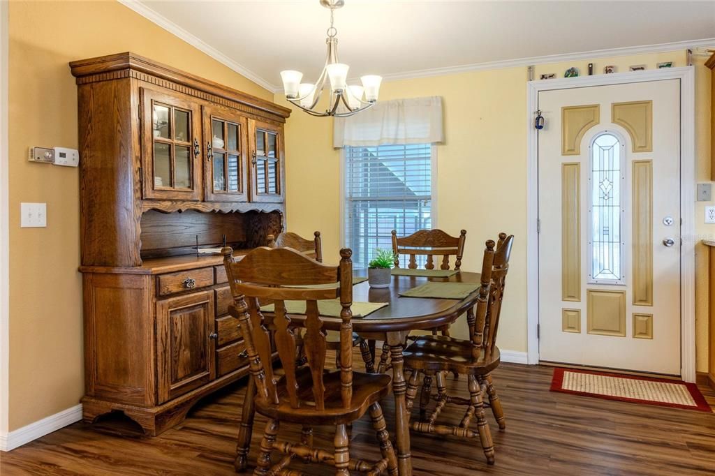 For Sale: $205,000 (2 beds, 2 baths, 1104 Square Feet)