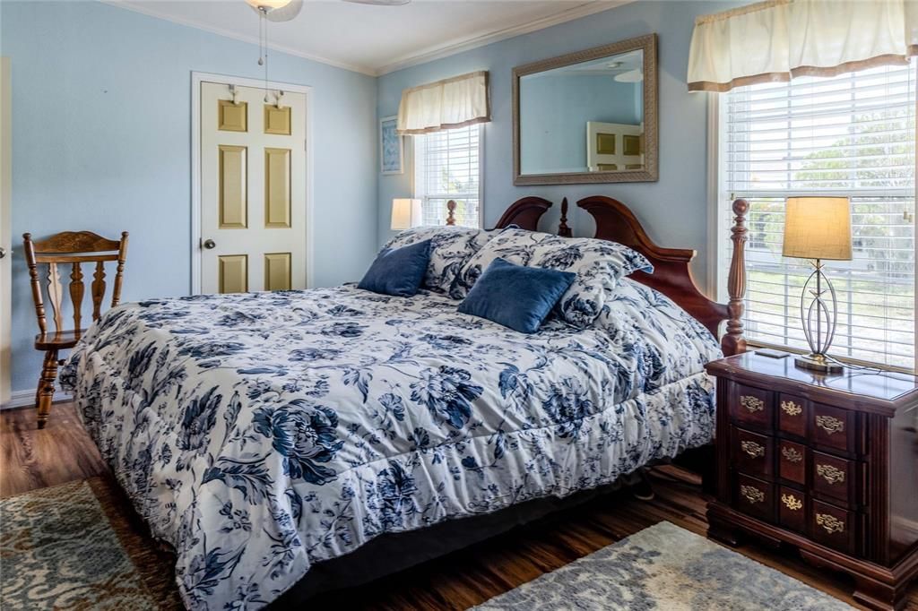 For Sale: $205,000 (2 beds, 2 baths, 1104 Square Feet)
