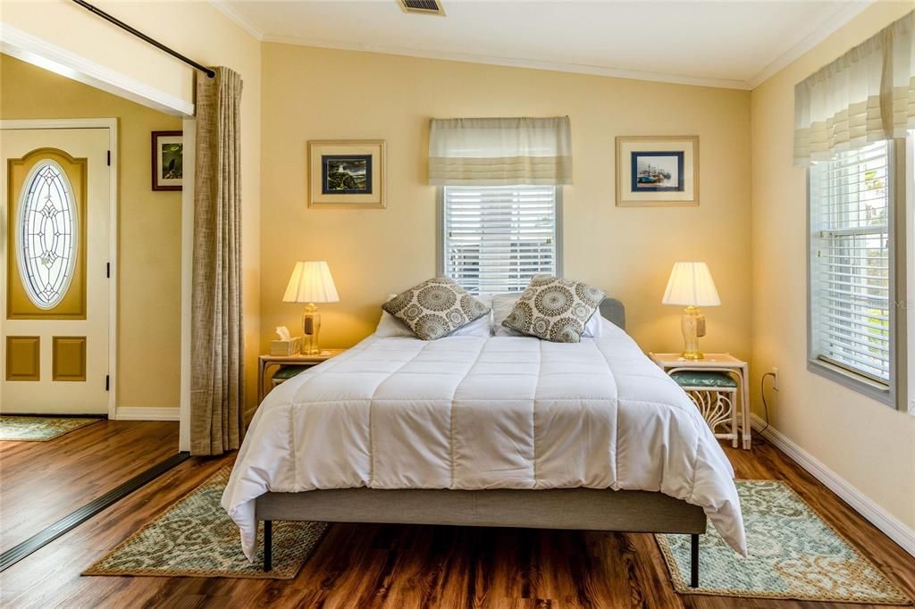 For Sale: $205,000 (2 beds, 2 baths, 1104 Square Feet)