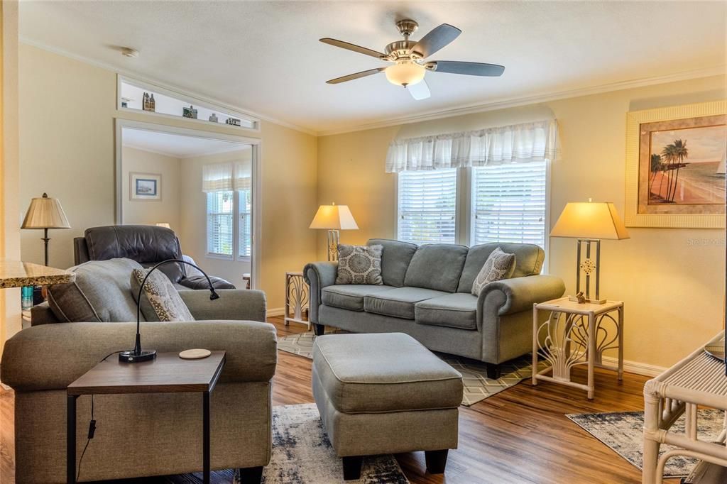 For Sale: $205,000 (2 beds, 2 baths, 1104 Square Feet)
