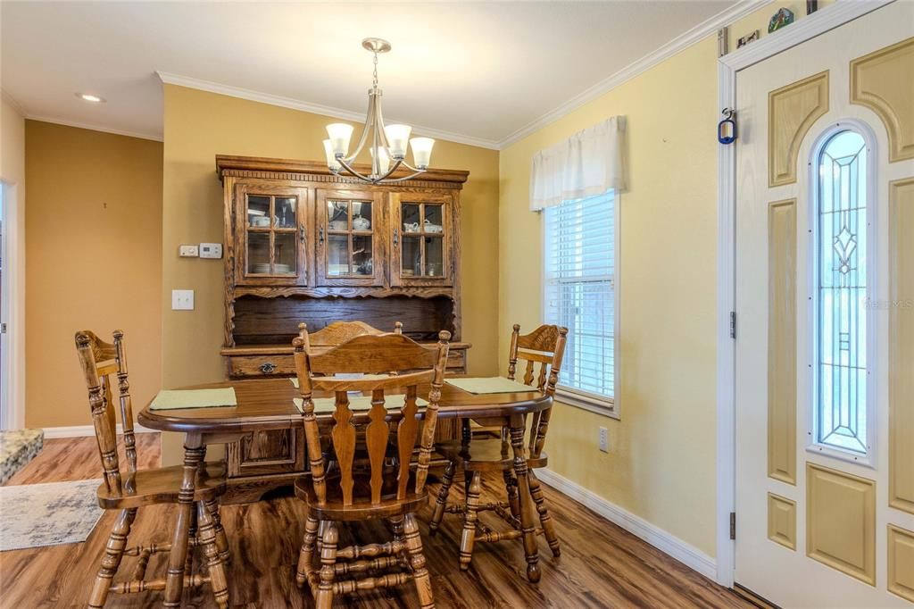 For Sale: $205,000 (2 beds, 2 baths, 1104 Square Feet)