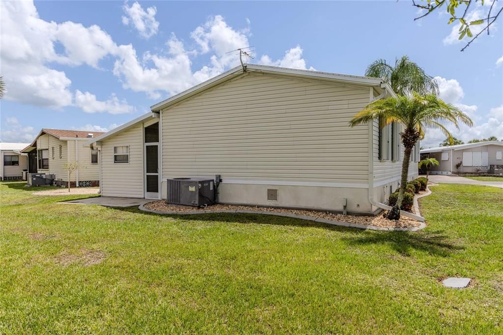 For Sale: $205,000 (2 beds, 2 baths, 1104 Square Feet)