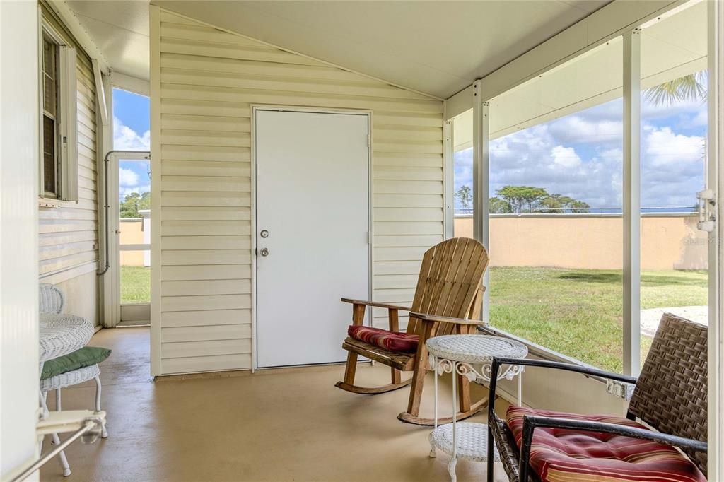 For Sale: $205,000 (2 beds, 2 baths, 1104 Square Feet)