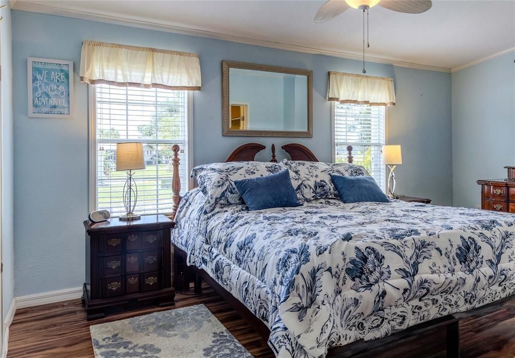 For Sale: $205,000 (2 beds, 2 baths, 1104 Square Feet)