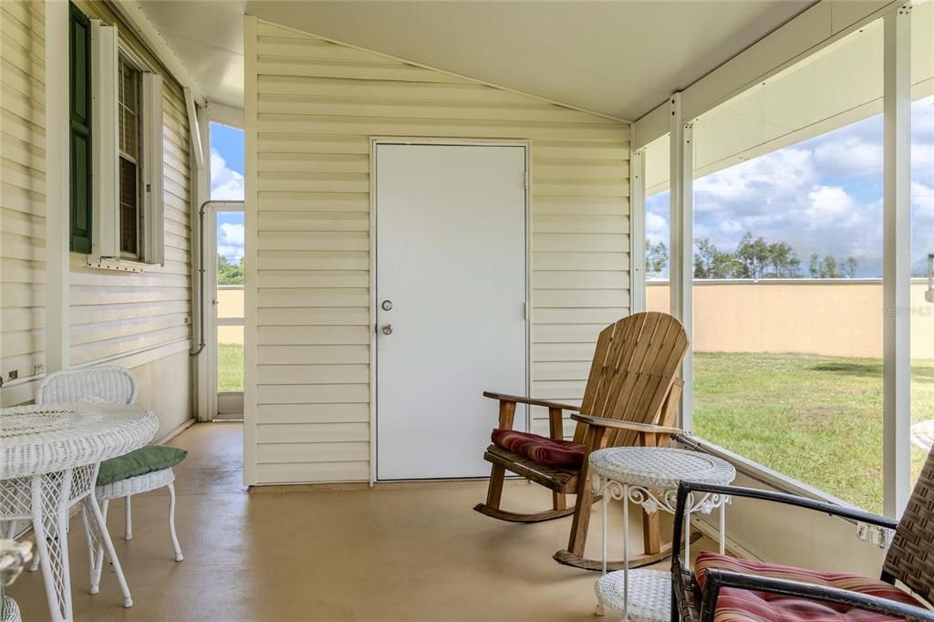 For Sale: $205,000 (2 beds, 2 baths, 1104 Square Feet)