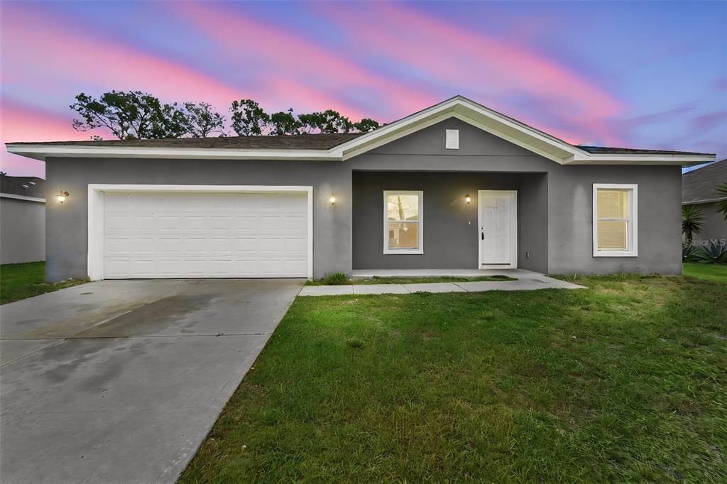 For Rent: $1,999 (4 beds, 2 baths, 1659 Square Feet)
