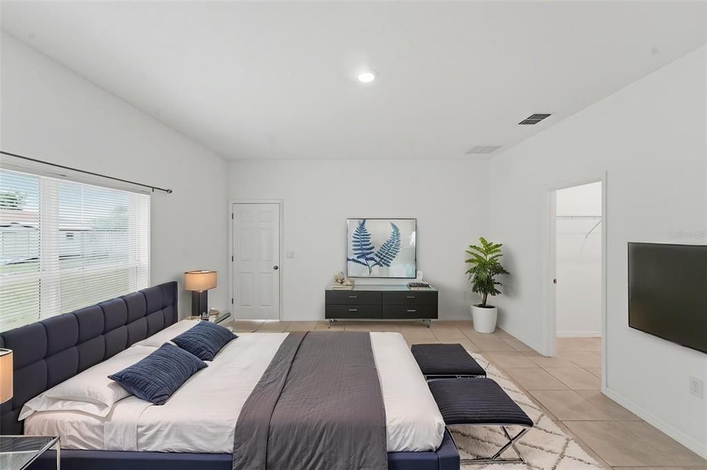 For Rent: $1,999 (4 beds, 2 baths, 1659 Square Feet)