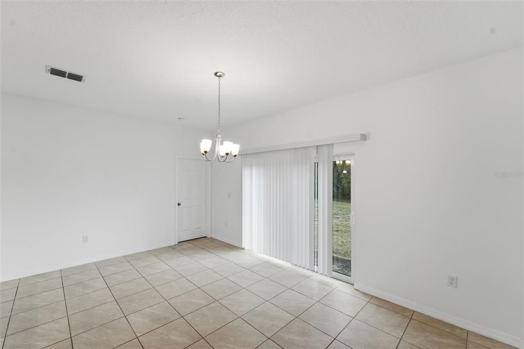 For Rent: $1,999 (4 beds, 2 baths, 1659 Square Feet)