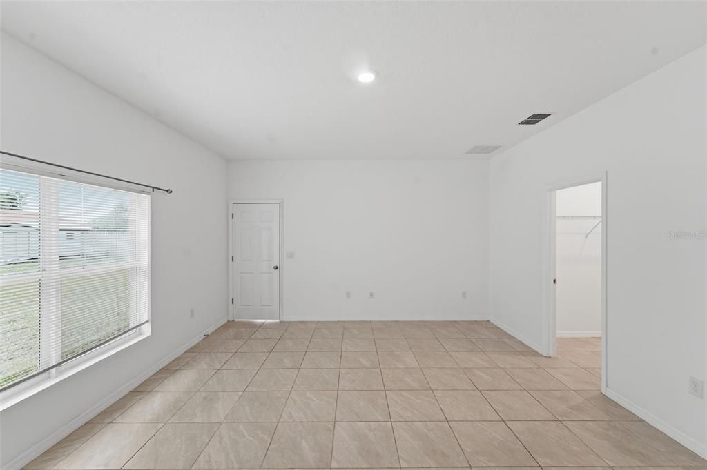 For Rent: $1,999 (4 beds, 2 baths, 1659 Square Feet)