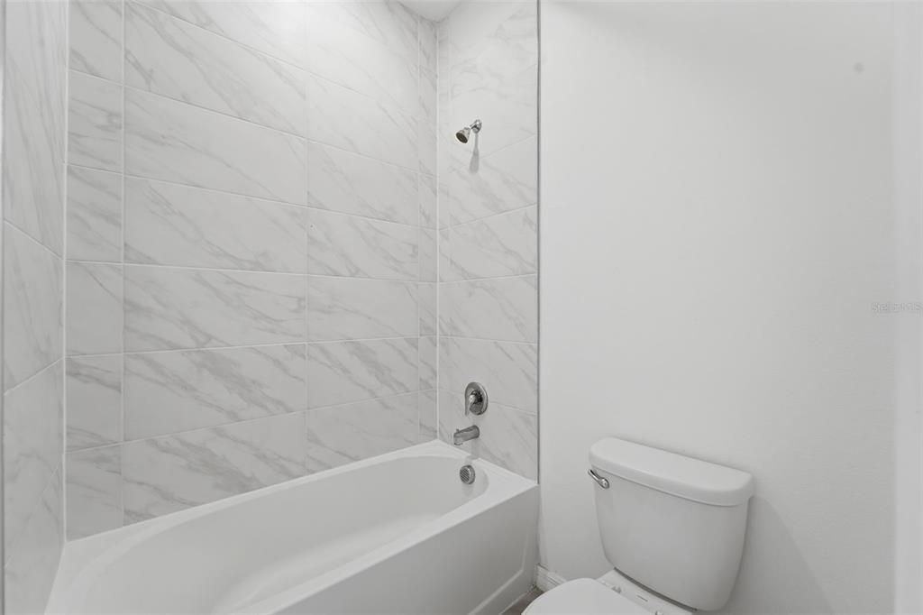 For Rent: $1,999 (4 beds, 2 baths, 1659 Square Feet)