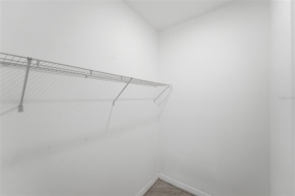 For Rent: $1,999 (4 beds, 2 baths, 1659 Square Feet)
