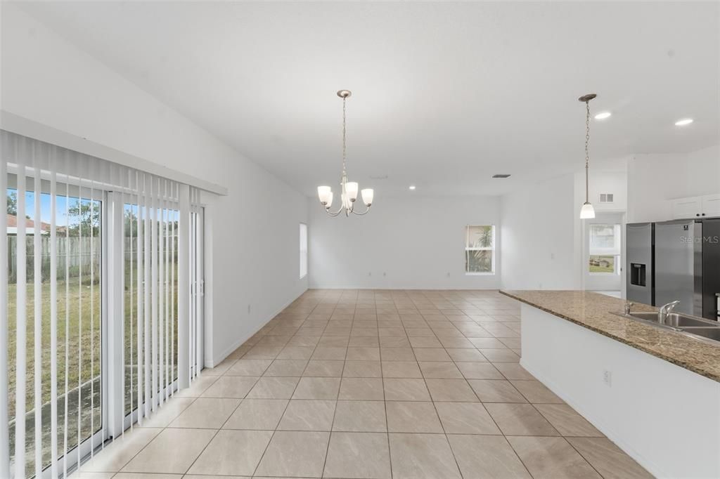 For Rent: $1,999 (4 beds, 2 baths, 1659 Square Feet)