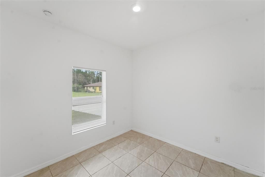 For Rent: $1,999 (4 beds, 2 baths, 1659 Square Feet)