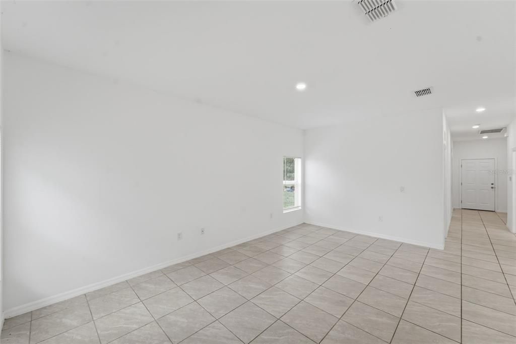For Rent: $1,999 (4 beds, 2 baths, 1659 Square Feet)
