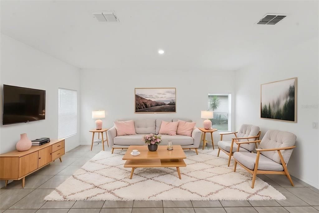 For Rent: $1,999 (4 beds, 2 baths, 1659 Square Feet)