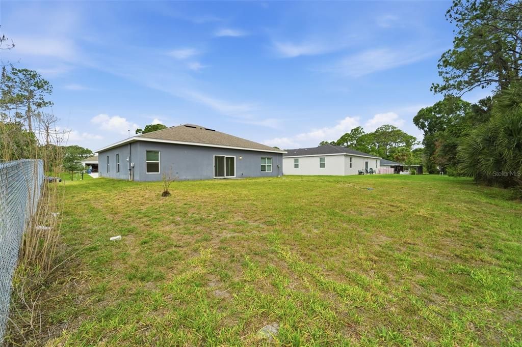 For Rent: $1,999 (4 beds, 2 baths, 1659 Square Feet)