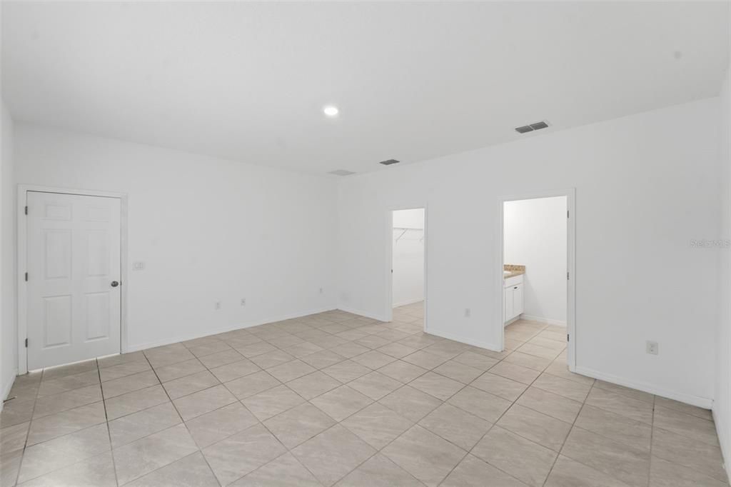 For Rent: $1,999 (4 beds, 2 baths, 1659 Square Feet)