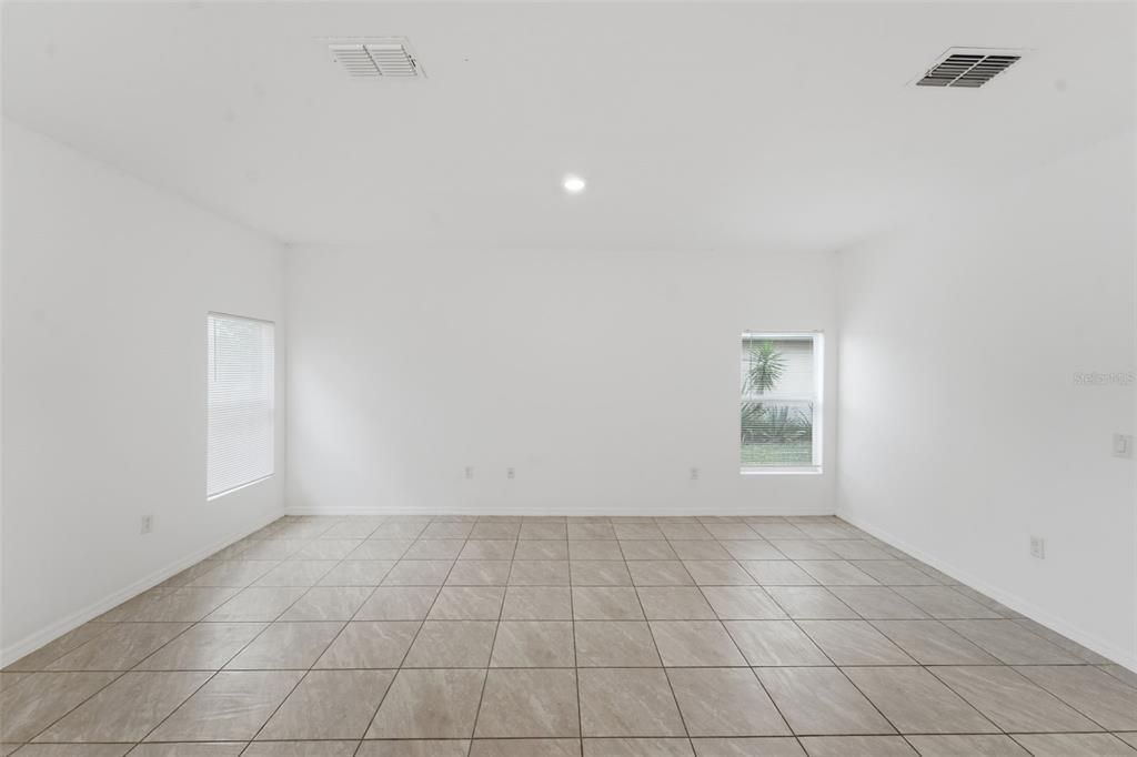 For Rent: $1,999 (4 beds, 2 baths, 1659 Square Feet)